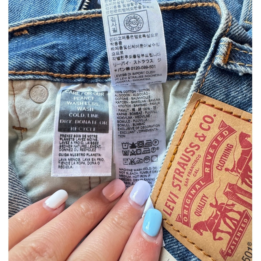 Levis 501 Original High Rise Distressed Denim Shorts Medium Wash W28 - Picture 4 of 4
